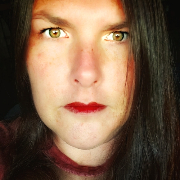 Meet your Posher, Lauren - Picture 2 of 5